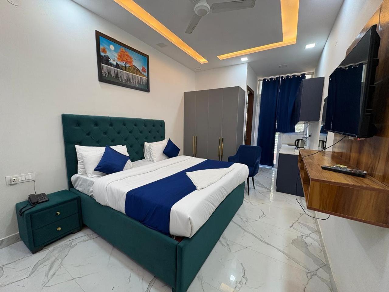 Pacific Inn Eco Central Gurgáon Exteriér fotografie