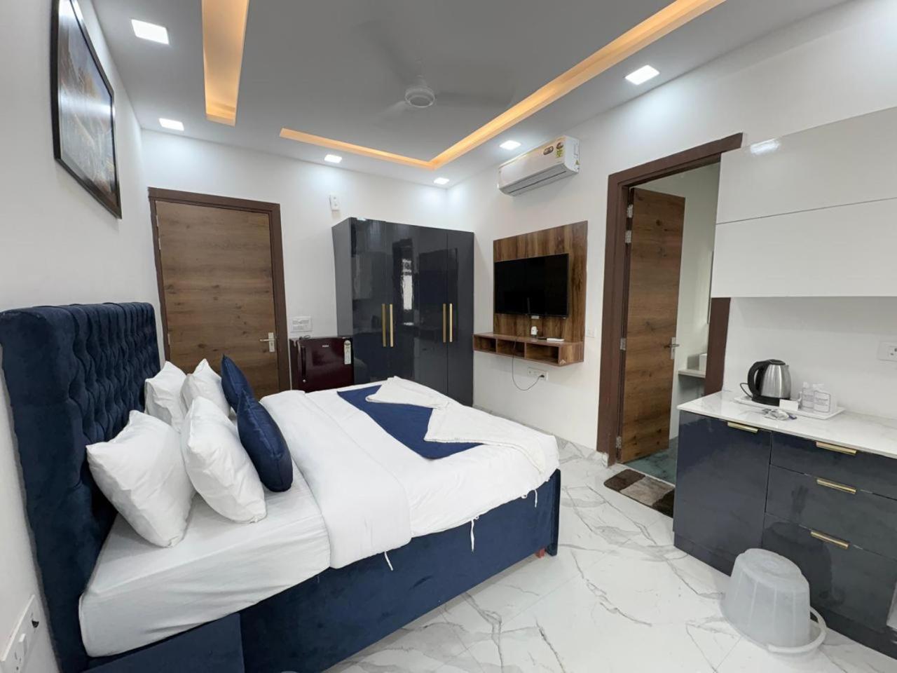 Pacific Inn Eco Central Gurgáon Exteriér fotografie