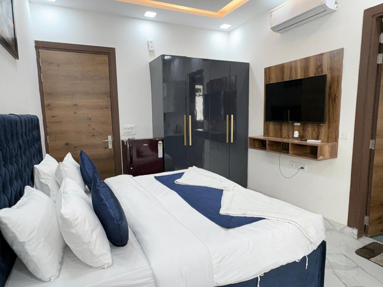 Pacific Inn Eco Central Gurgáon Exteriér fotografie