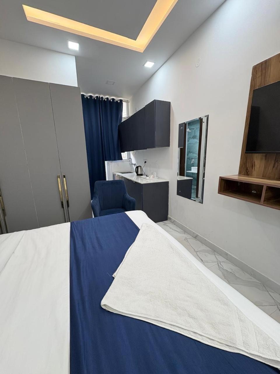 Pacific Inn Eco Central Gurgáon Exteriér fotografie