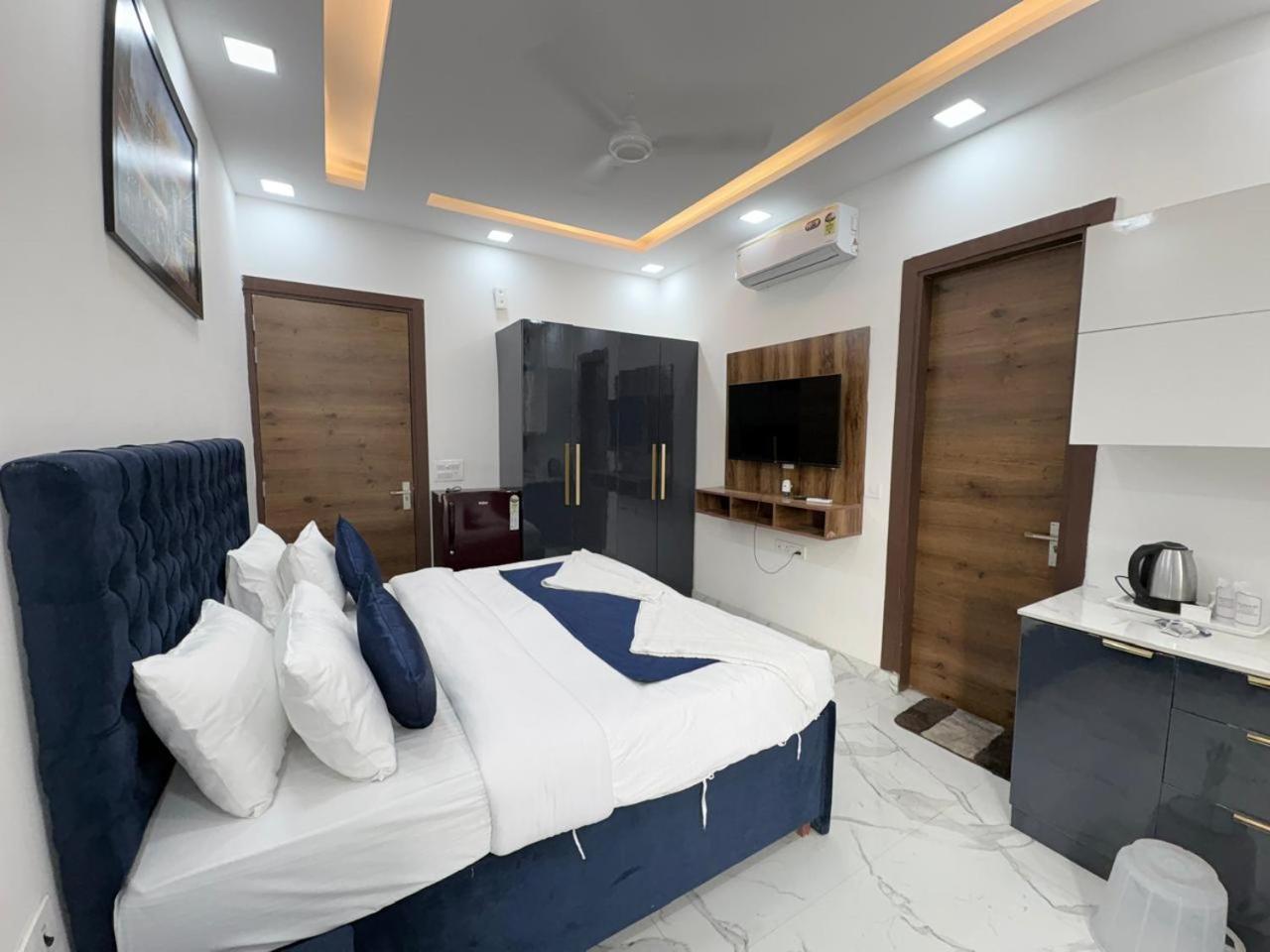Pacific Inn Eco Central Gurgáon Exteriér fotografie